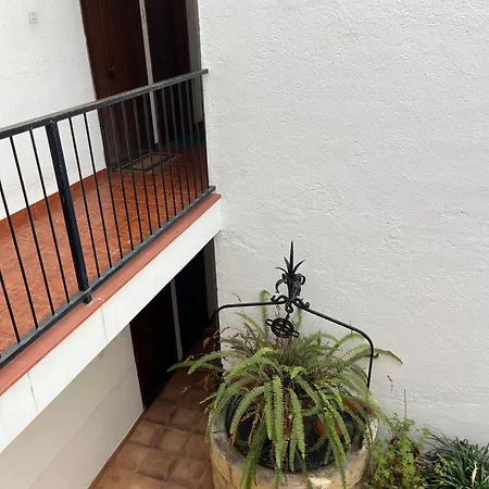 De La Madrona 1st Floor Easy Street Parking *